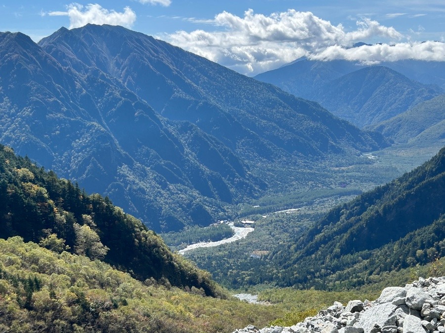 岳沢小屋から見る上高地