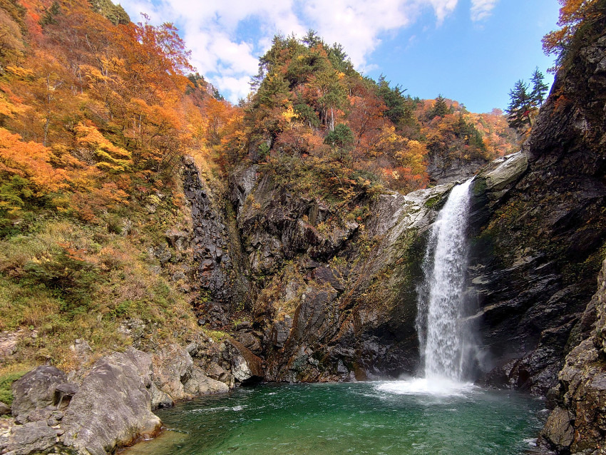 【満員御礼】11月9日(土)紅葉の裏巻機渓谷(ハイキング) 同行者募集【所沢･東所沢発】