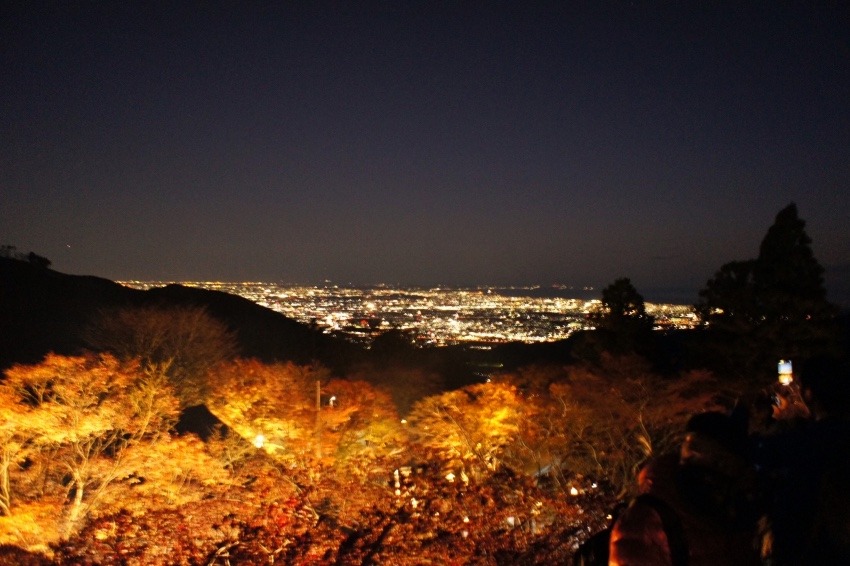 11/30(日)大山紅葉ライトアップ登山参加者募集！