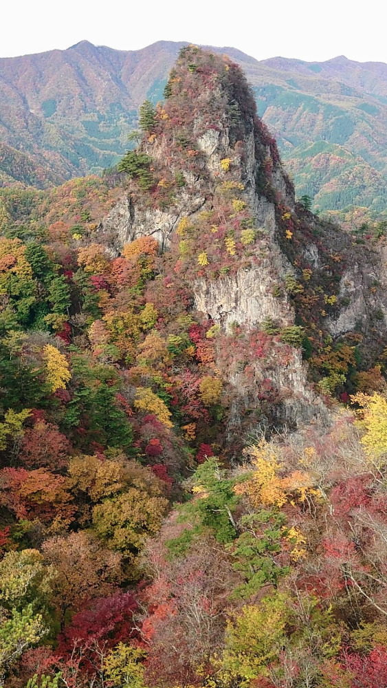 紅葉の大岩・碧岩