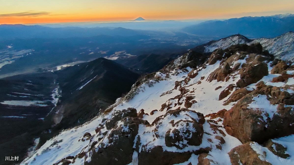 土曜日の赤岳山頂から朝陽前