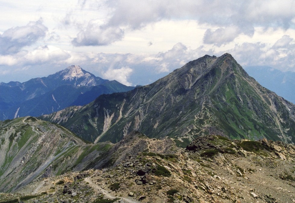甲斐駒ヶ岳と北岳