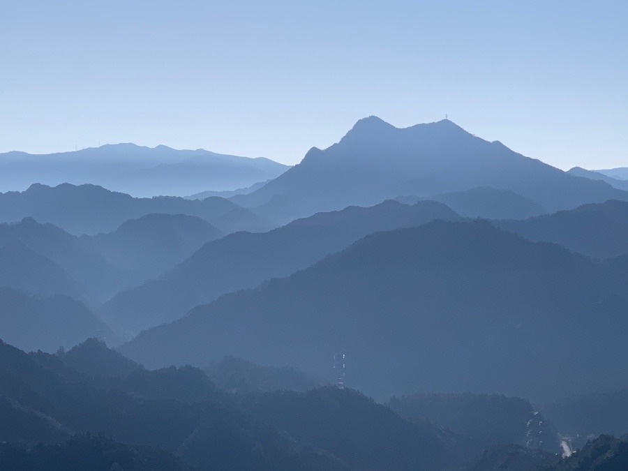 岩古谷山から見た三ツ瀬明神山