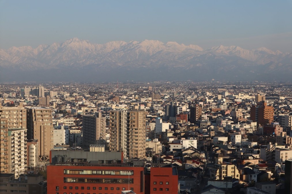 立山連峰と富山市