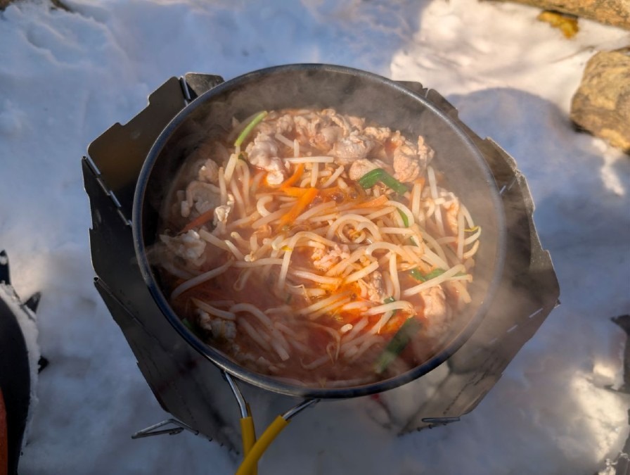 雪山でキムチ鍋
