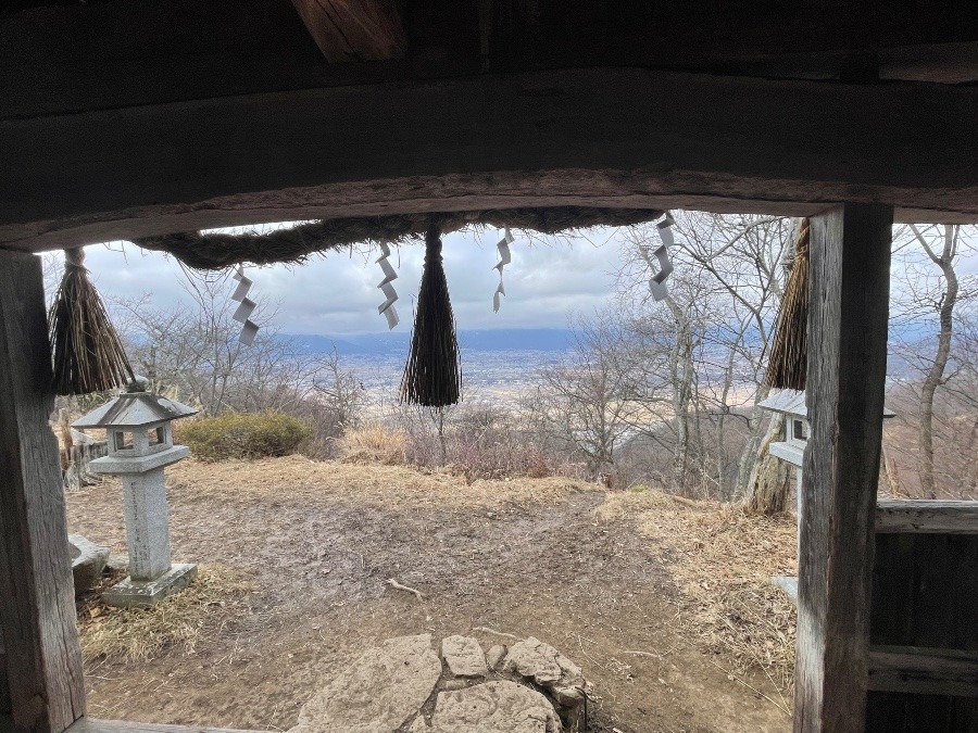光城山の山頂神社中から見た景色