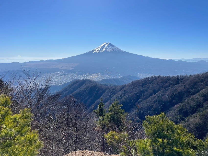 4月7日の火曜日に秀麗富嶽十二景十番山頂の九鬼山