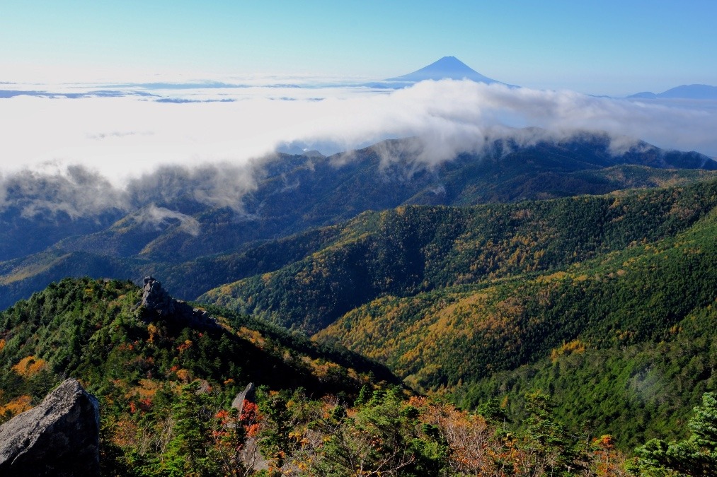 2026/10/13 国師ヶ岳 天狗岩