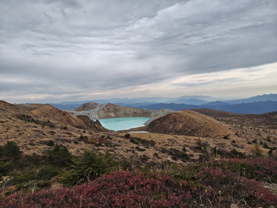 草津白根山　湯釜